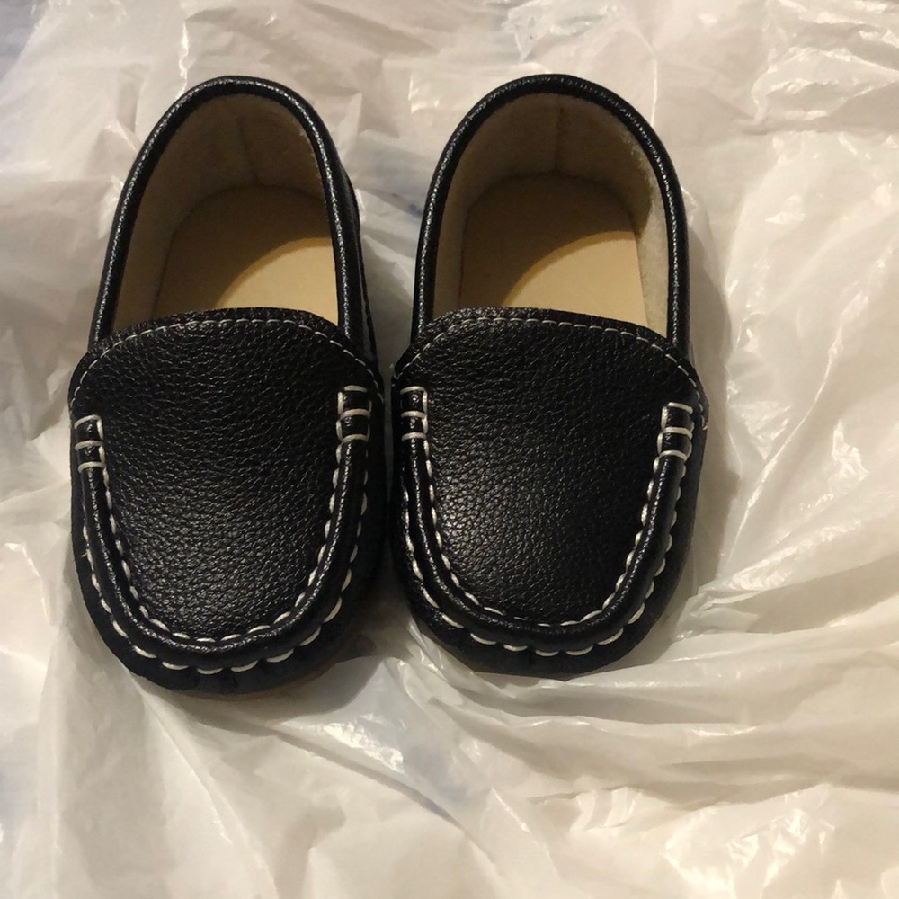 NWOT Moceen boys dress shoes